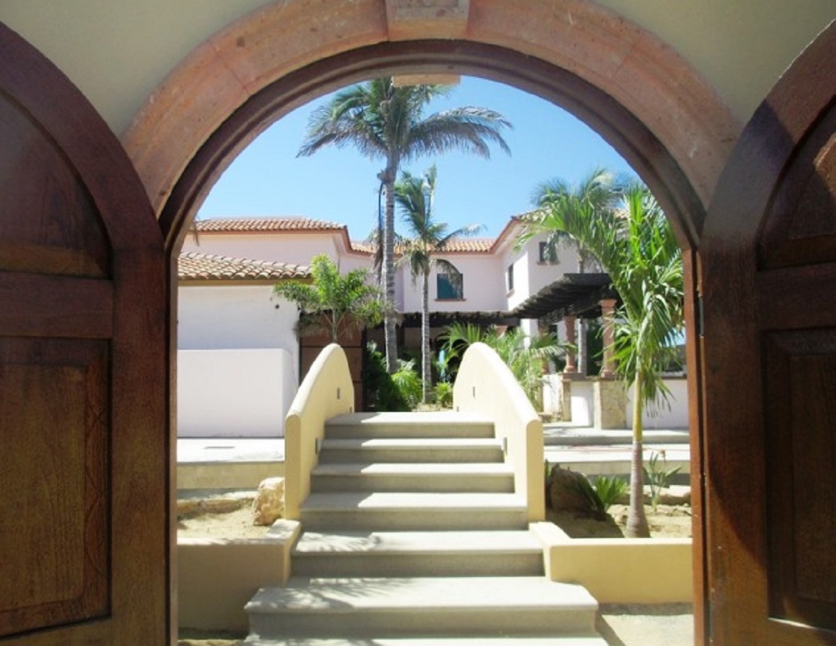 Cerritos Beach Inn Entrance
